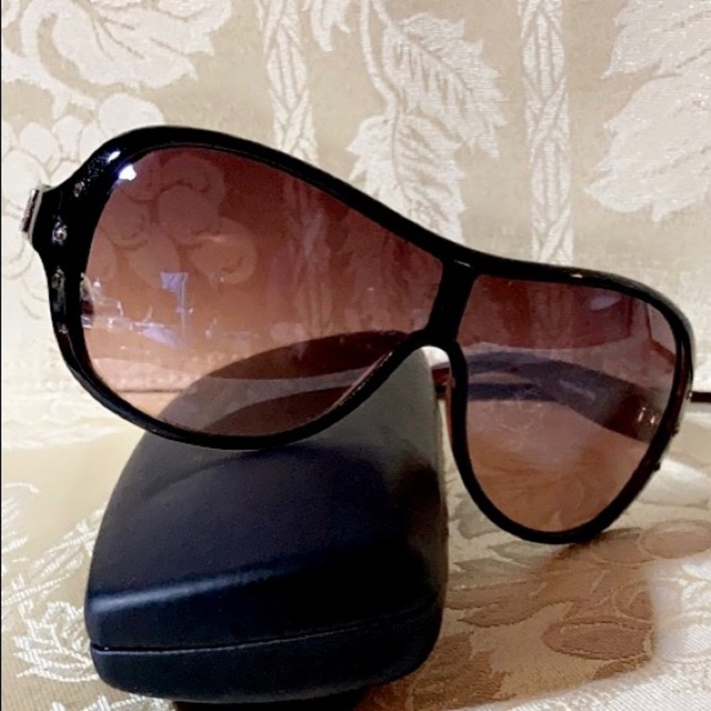 NWOT D&D OVERSIZED SUNGLASSES